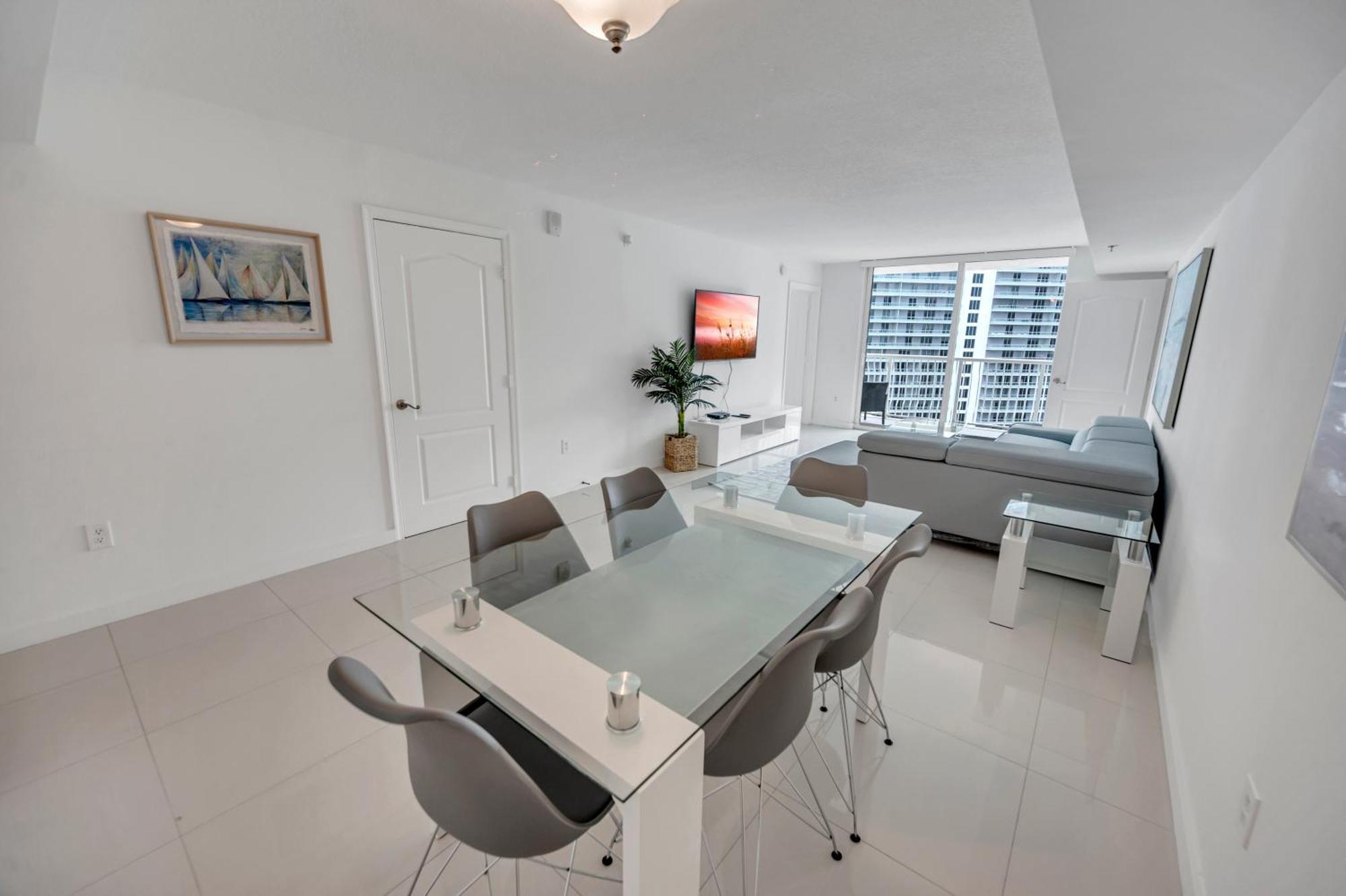 Apartment The Club - 1200 Brickell Bay Drive Miami