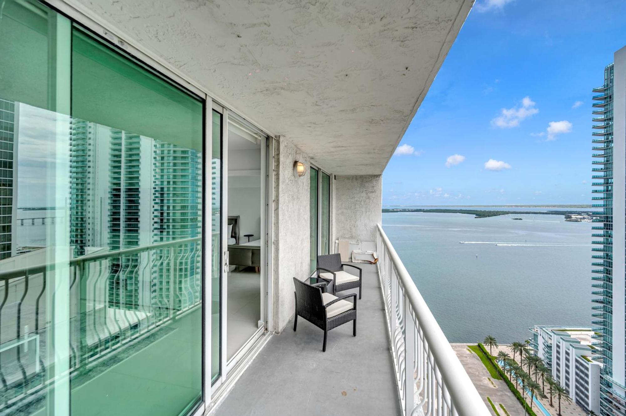 The Club - 1200 Brickell Bay Drive Apartment