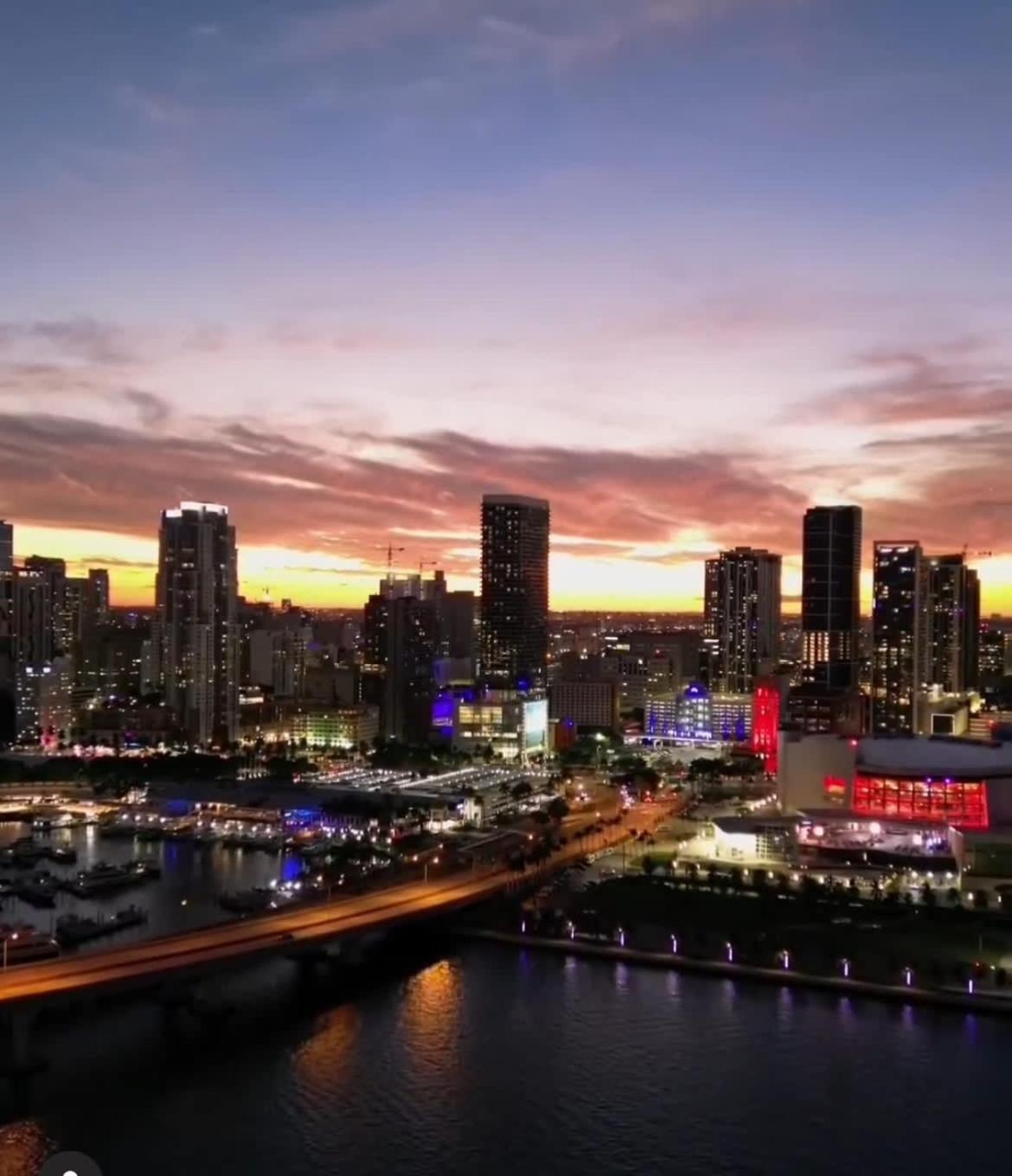 Sky-high Oasis Large Pool & Gym Miami