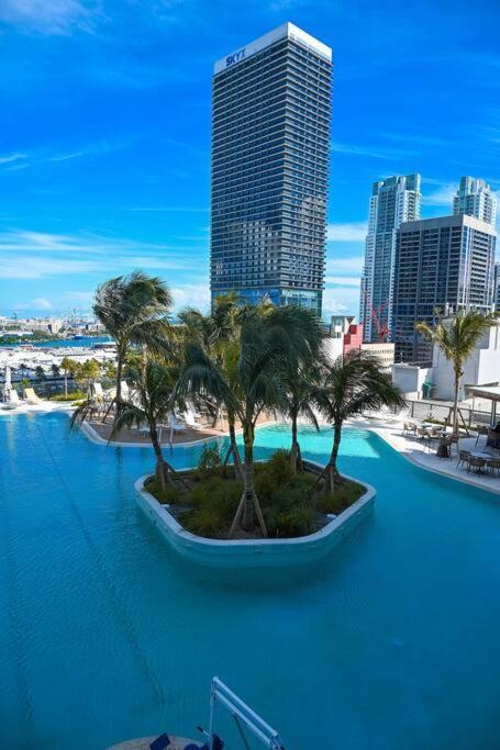 Penthouse Balcony With Ocean & View Resort,pool,spa,heart Of Downtown Apartment Miami