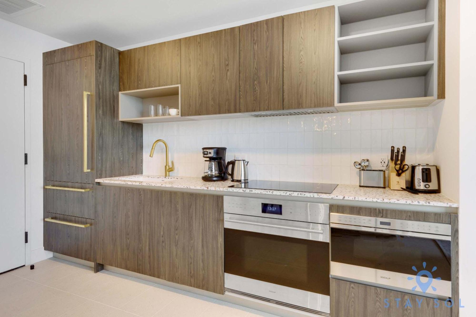 Chic Downtown - Views Gym & Pool Apartment *