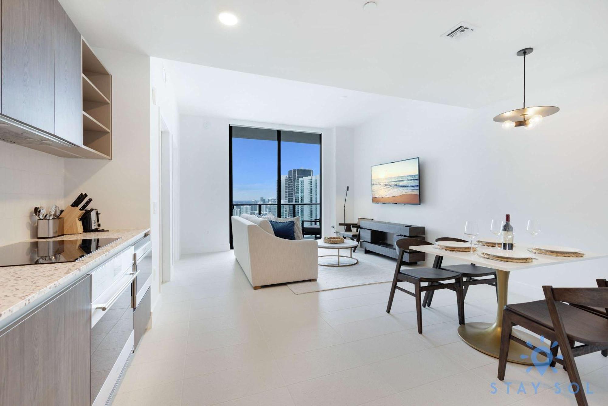 Chic Downtown - Views Gym & Pool Apartment
