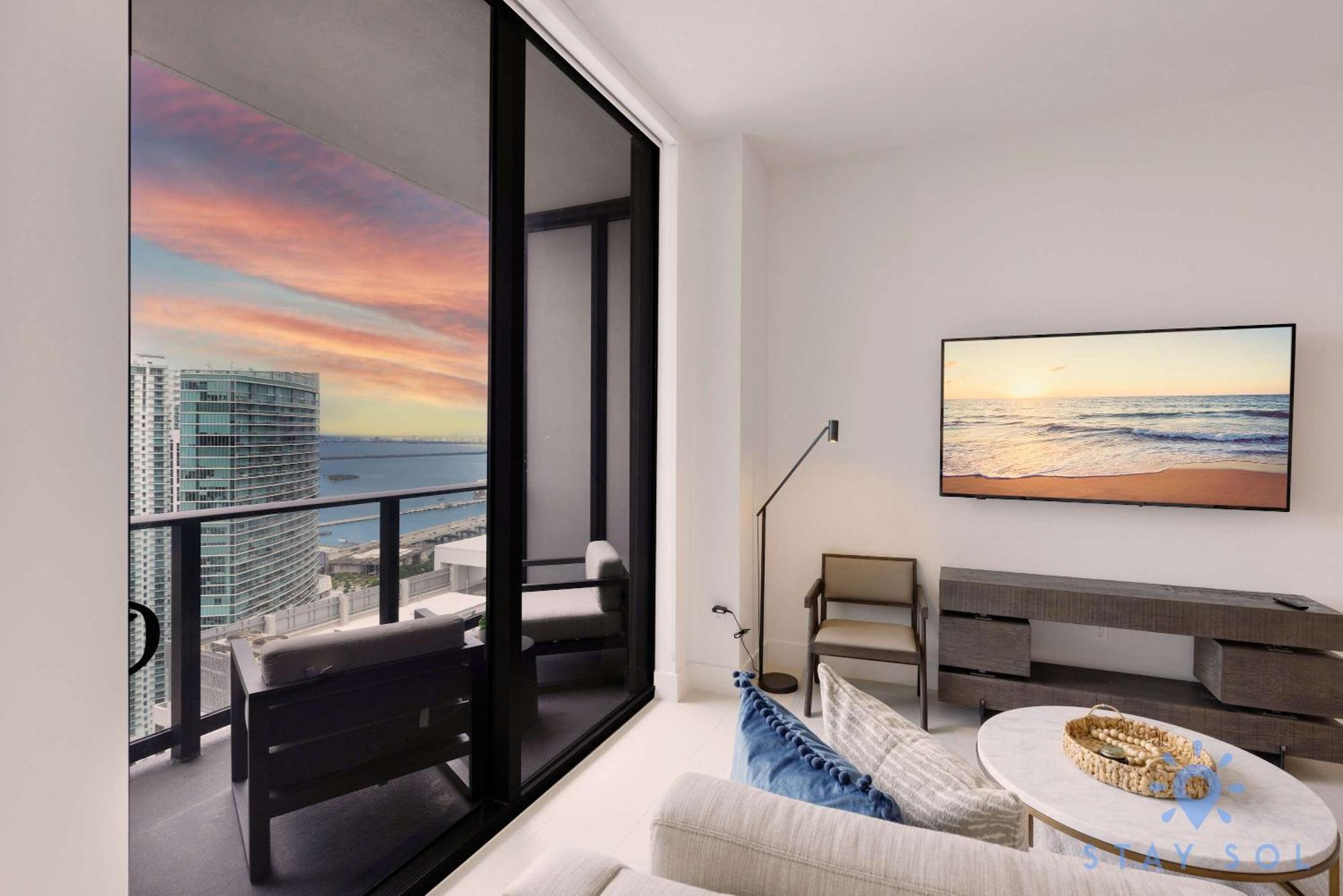 Chic Downtown - Views Gym & Pool Apartment *