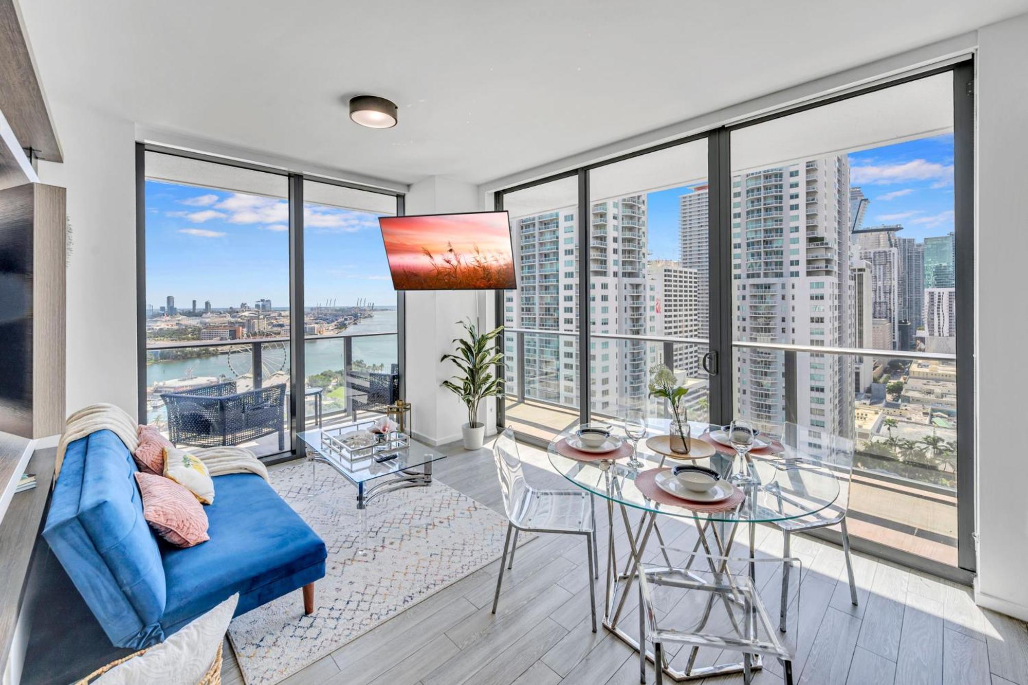 Mesmerizing Views Corner Apartamento