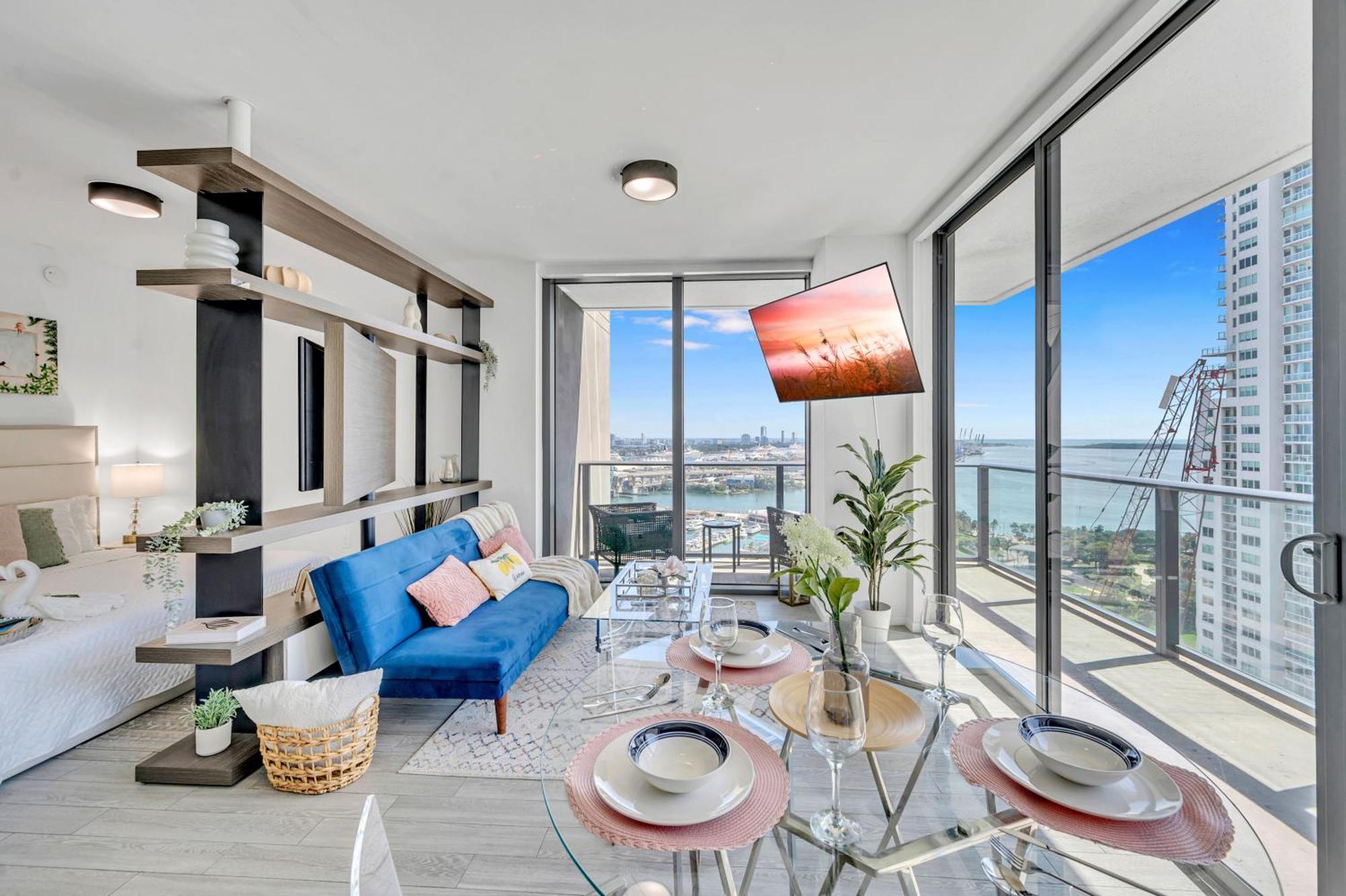 Mesmerizing Views Corner Apartamento
