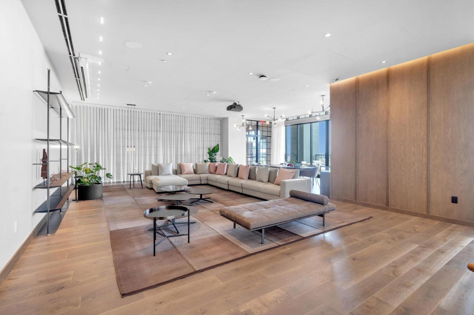Apartment Modern 1br With Breathtaking Views Heart Of Downtown