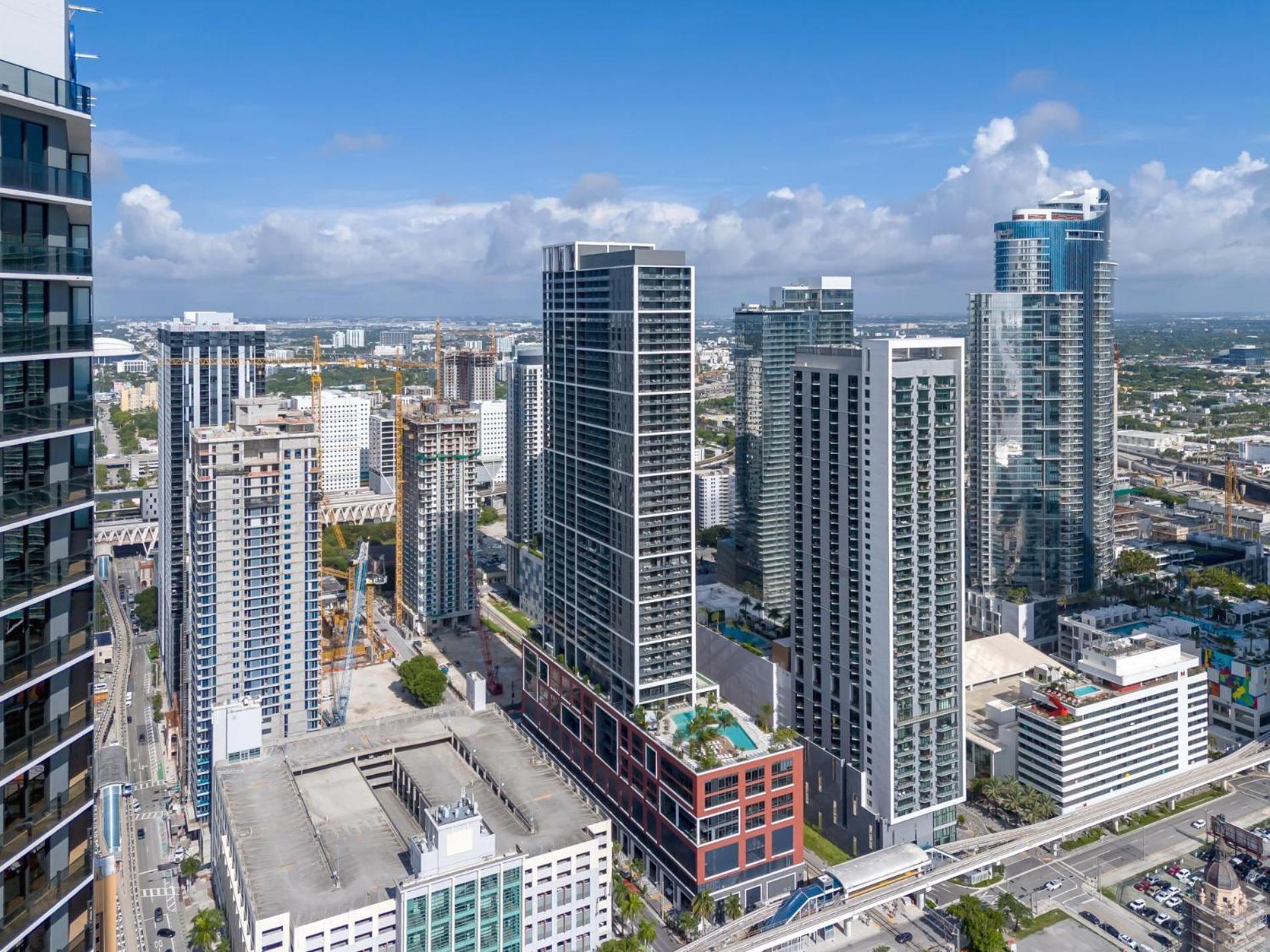 Modern 1br With Breathtaking Views Heart Of Downtown Apartment *