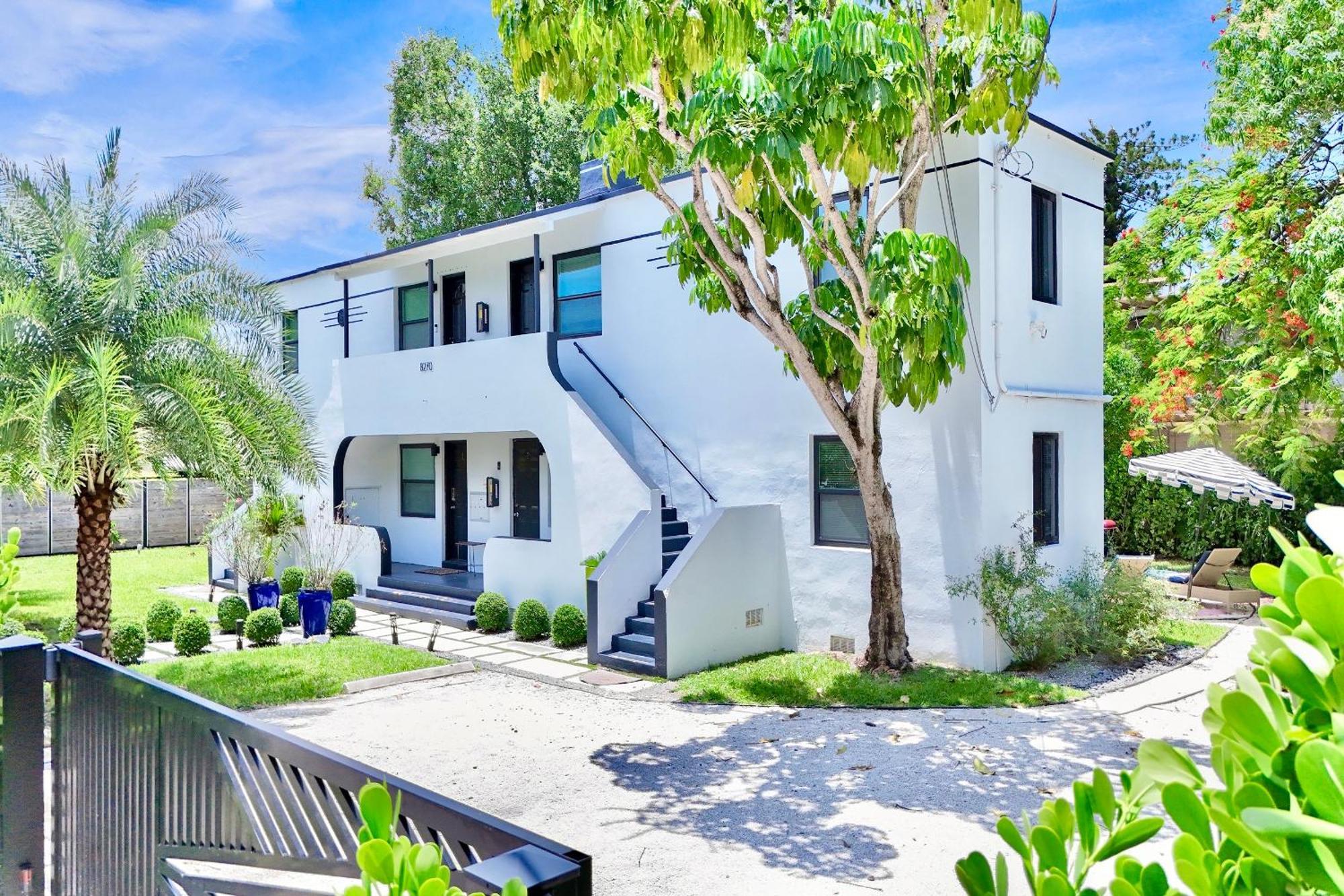 Apartment The Carrington: Multi-unit Retreat With