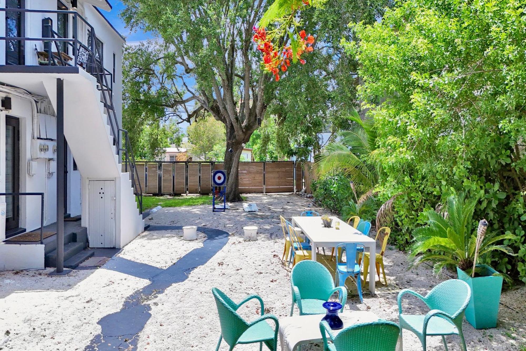 The Carrington: Multi-unit Retreat With Apartment Miami
