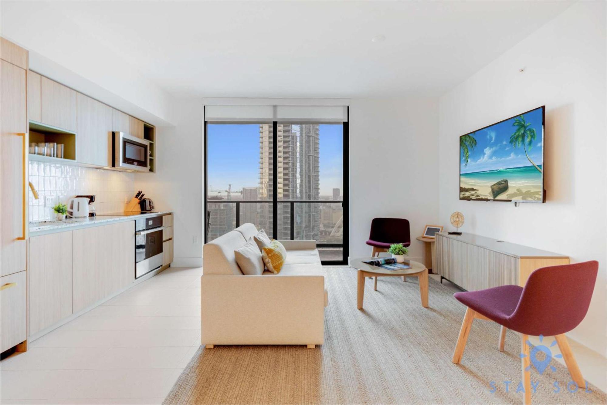 Modern 2br-2bth- Pool & Gym Apartment