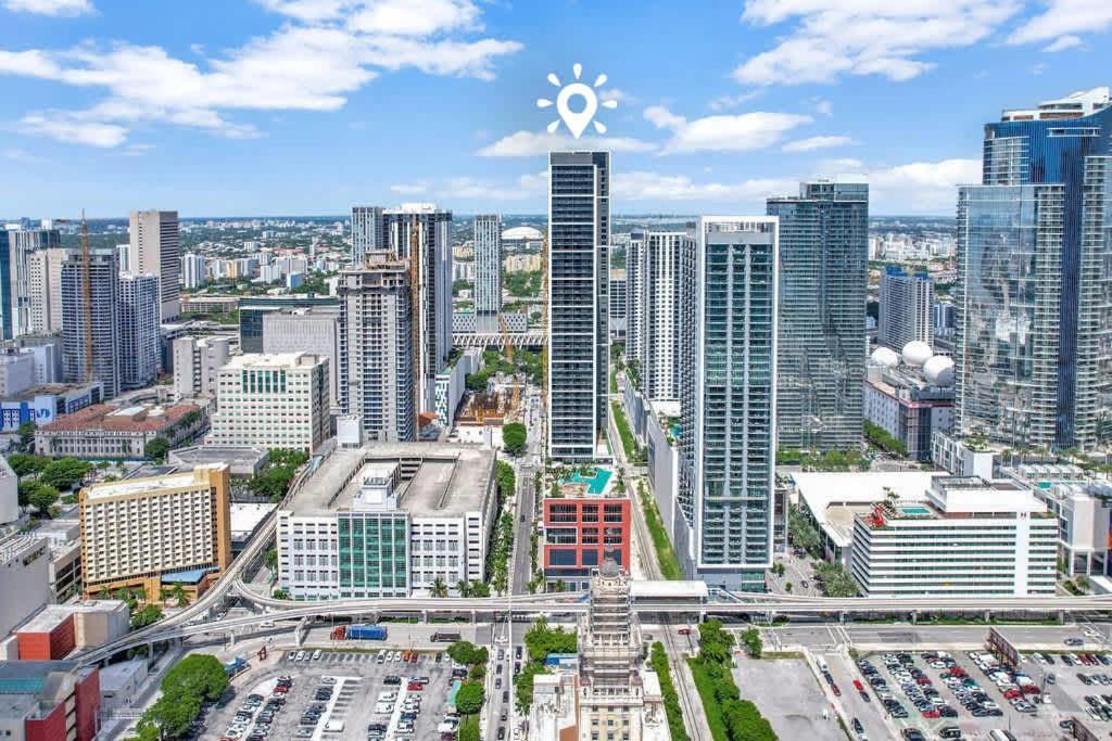 Modern 2br-2bth- Pool & Gym Apartment *