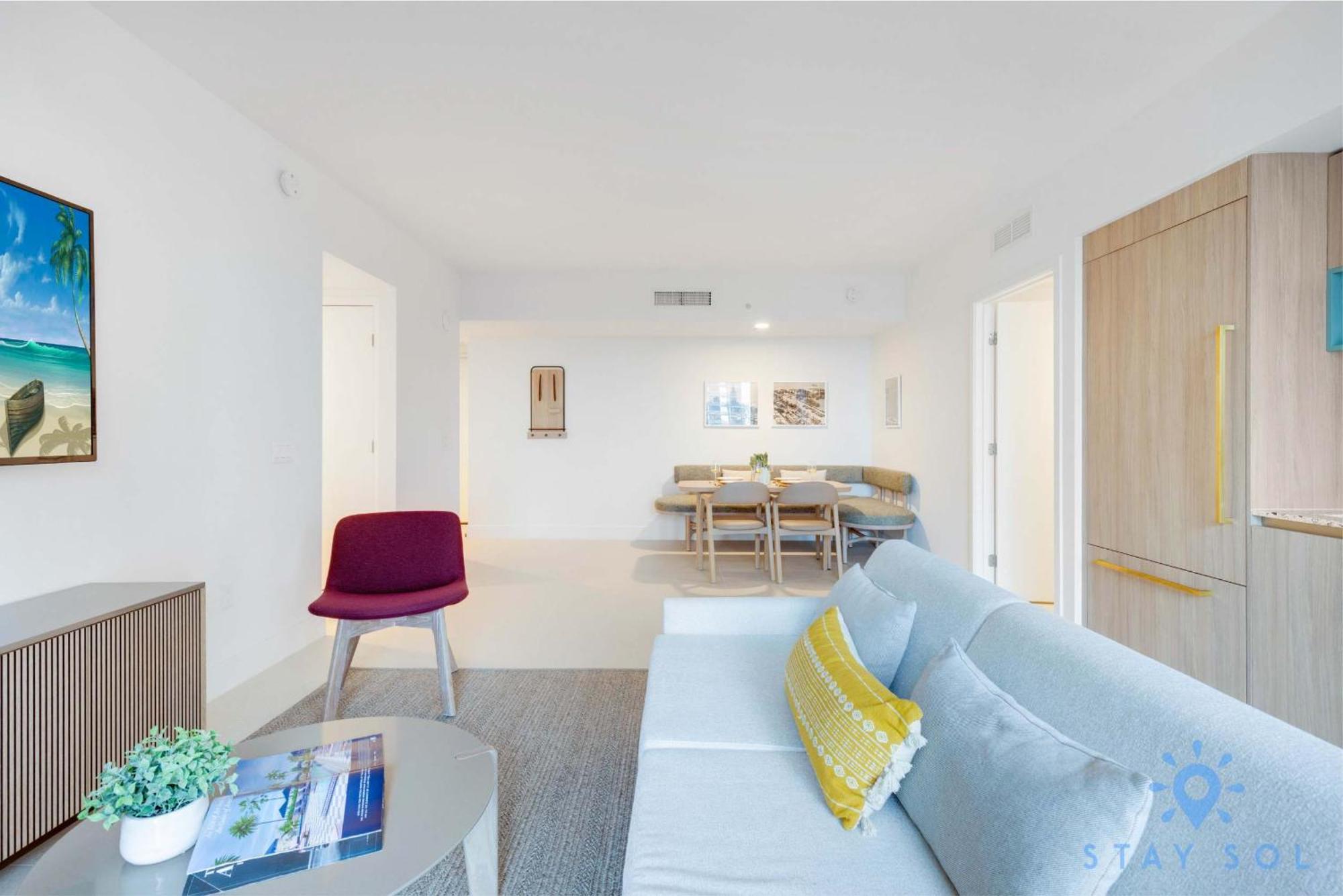 Modern 2br-2bth- Pool & Gym Apartment