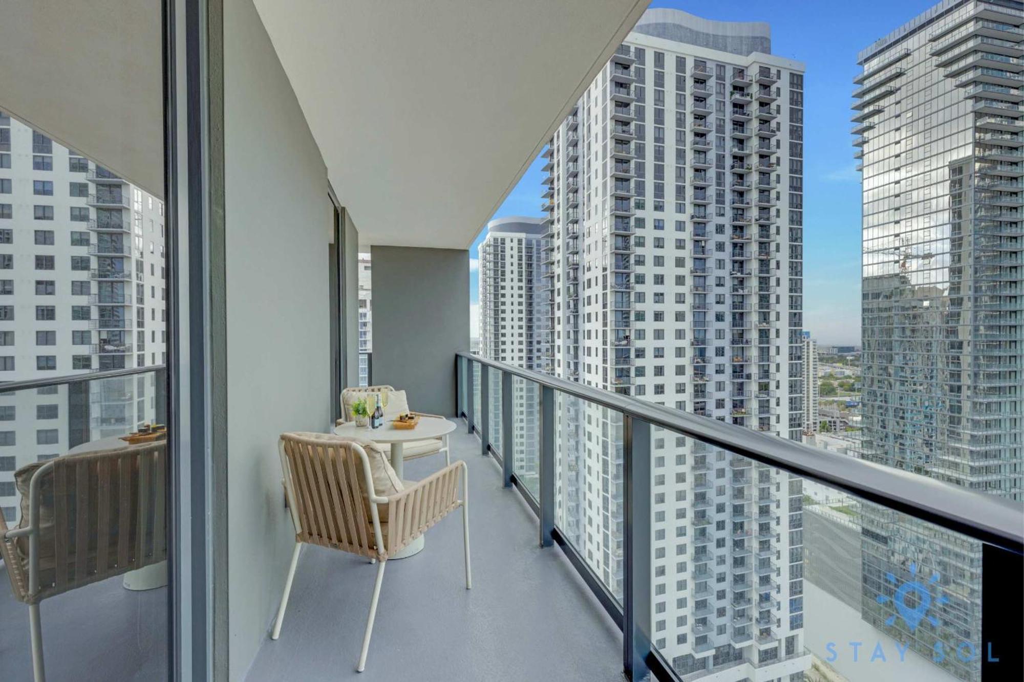 Apartment Modern 2br-2bth- Pool & Gym