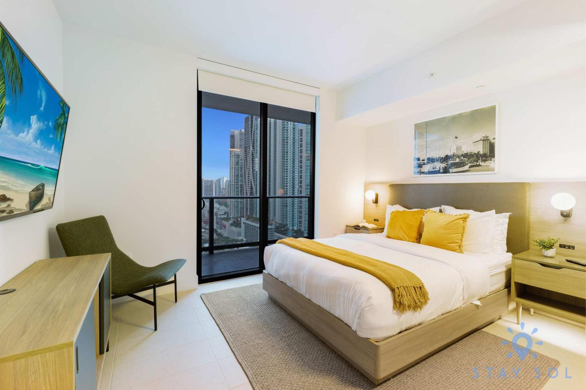 Modern 2br-2bth- Pool & Gym *