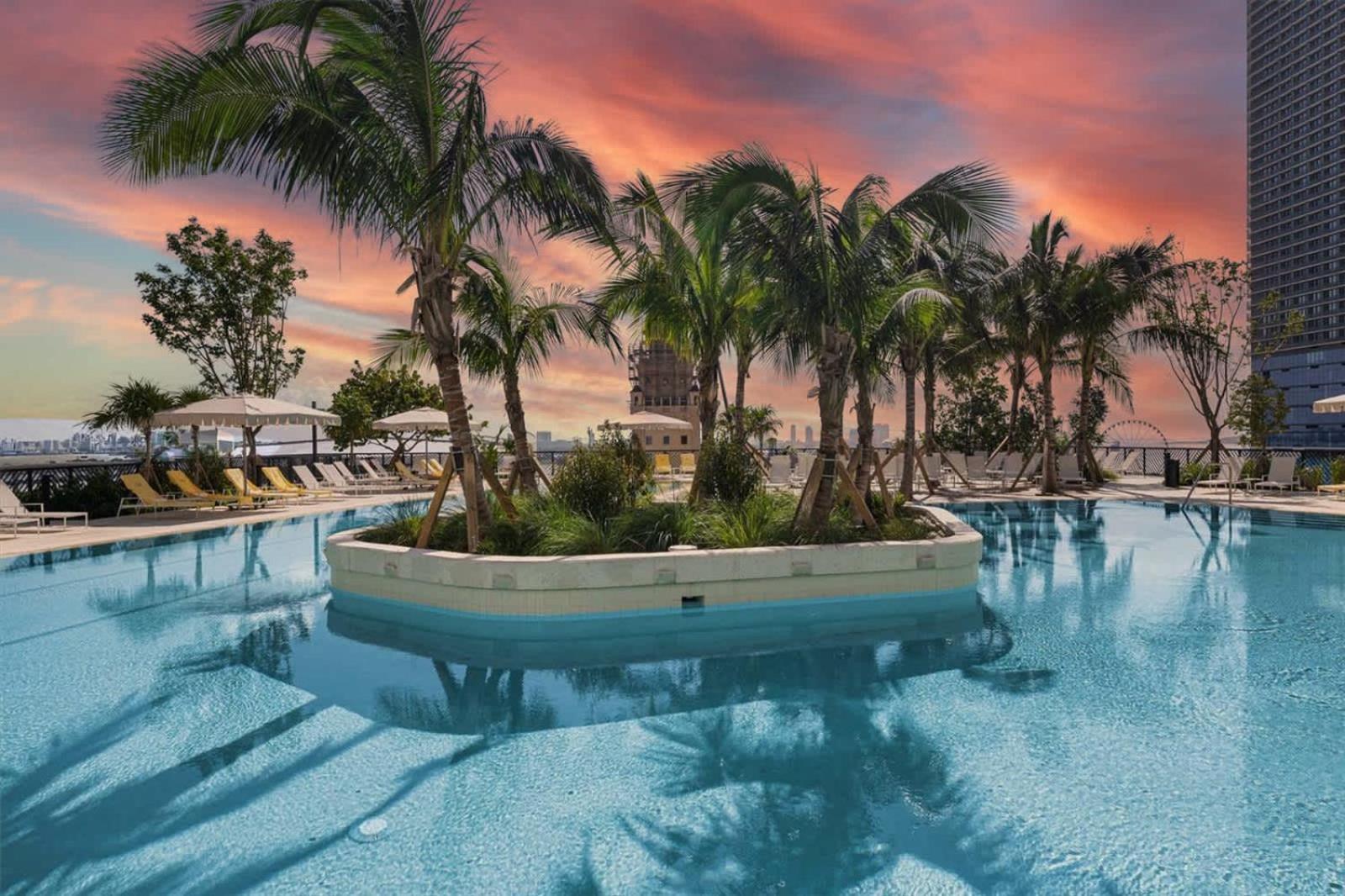 Modern 2br-2bth- Pool & Gym * Miami