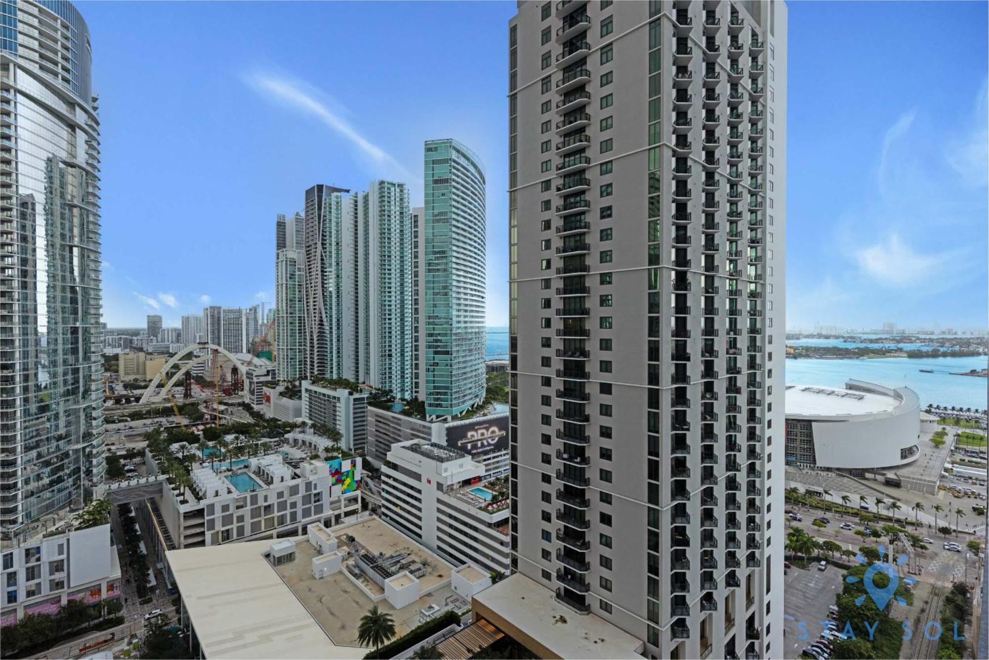 Modern 2br-2bth- Pool & Gym Apartment
