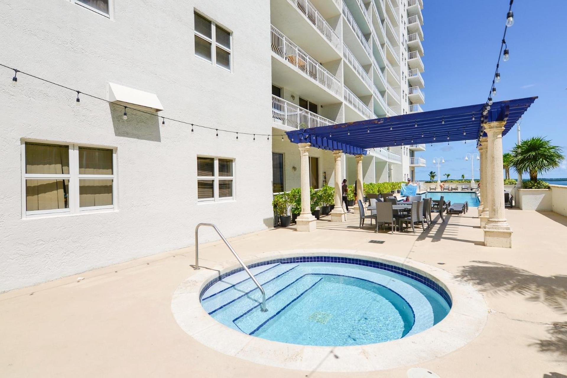 Amazing Brickell With Ocean-pool View Apartment Miami