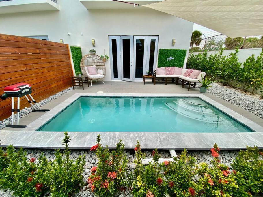 Coconut Grove Casita With Private Plunge Pool, Gated