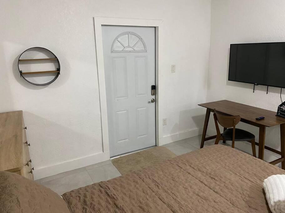 Private And Comfortable Near Airport Apartamento Miami