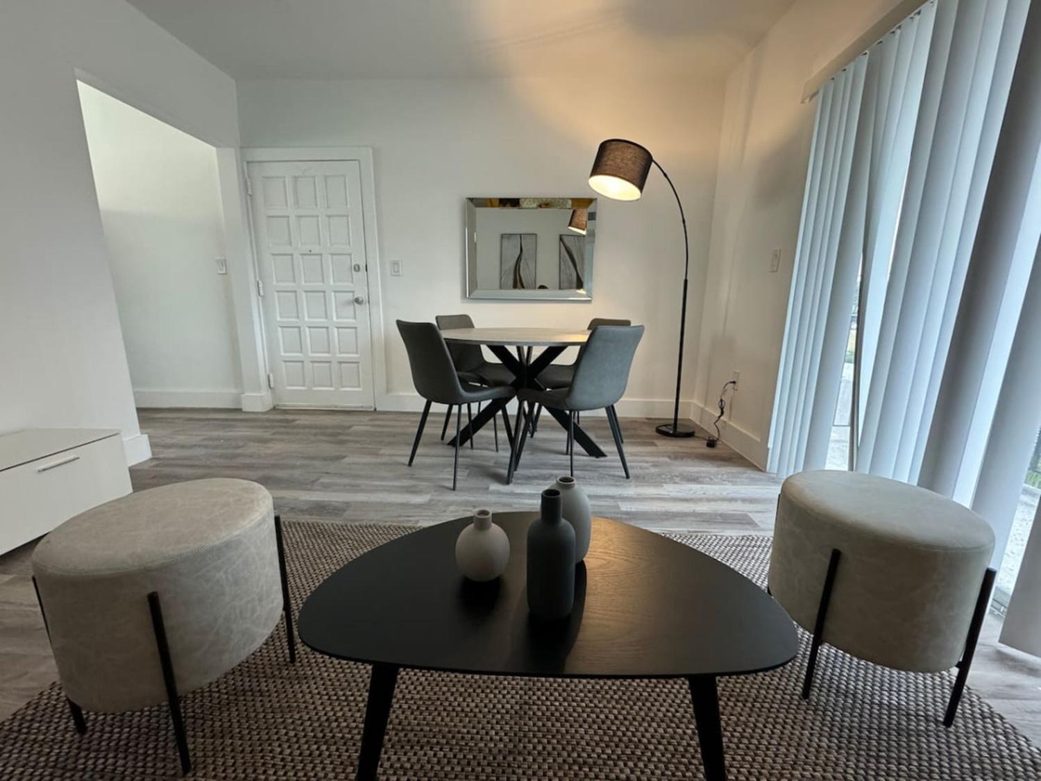 Remodeled Little Havanna Great Location Apartment Miami