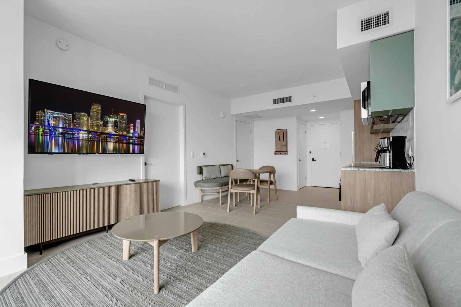 Modern 1br With Breathtaking Views Heart Of Downtown * Miami