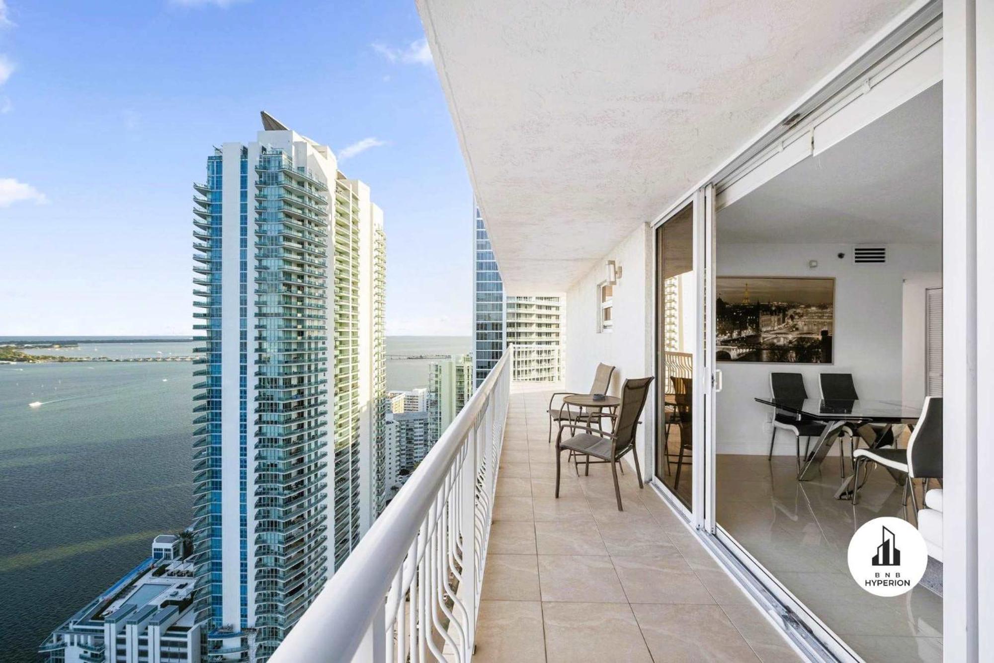 Bnb Hyperion - Luxe 3b W City & Ocean Views Holiday home