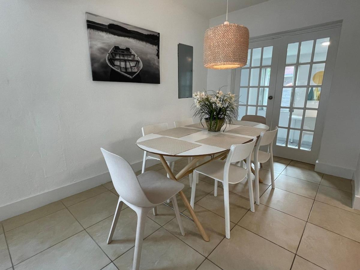 Cozy And Super Location 2 Bedroom -1
