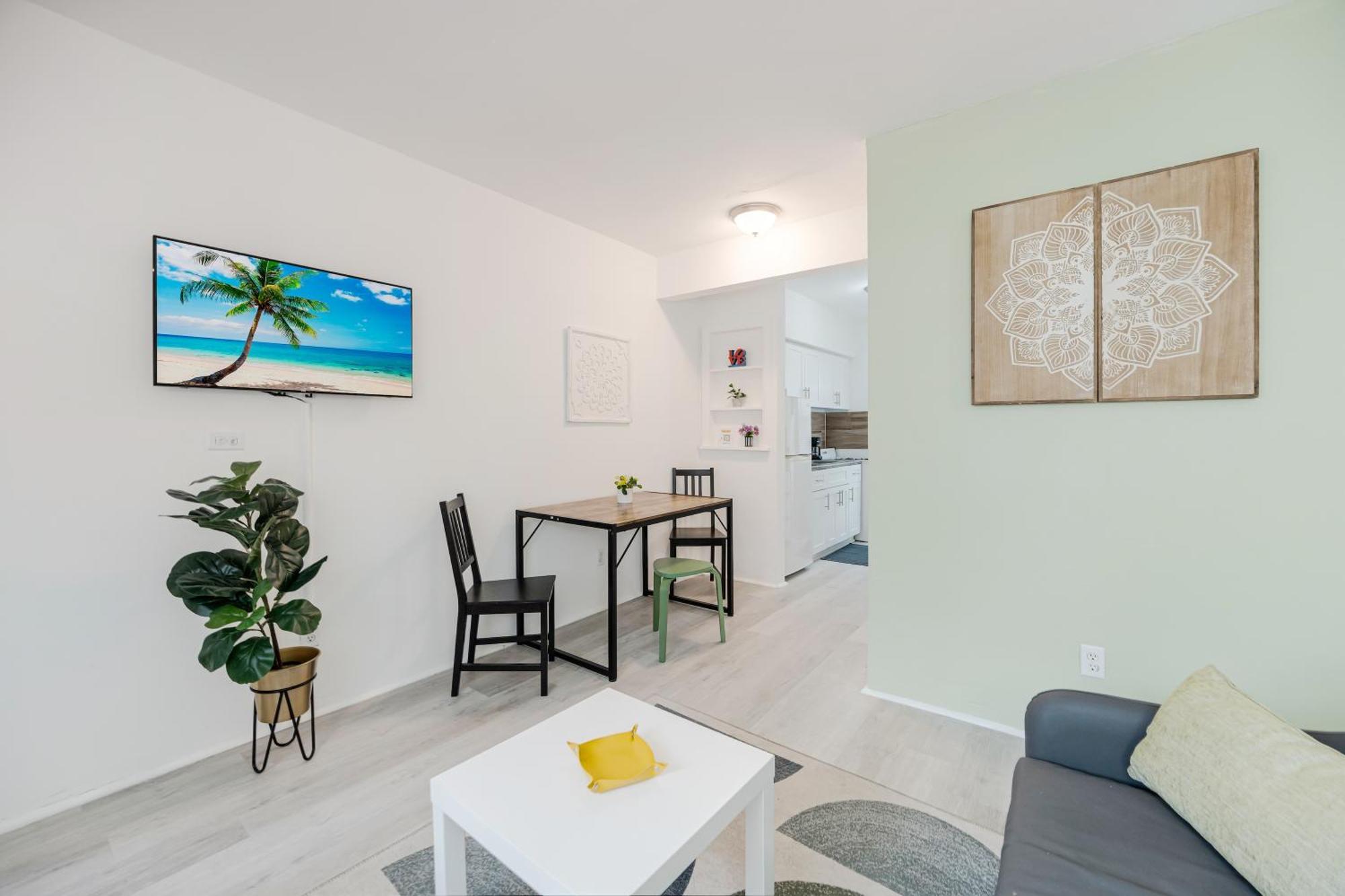 Stylish 1br Minutes From Brickell Apartment *