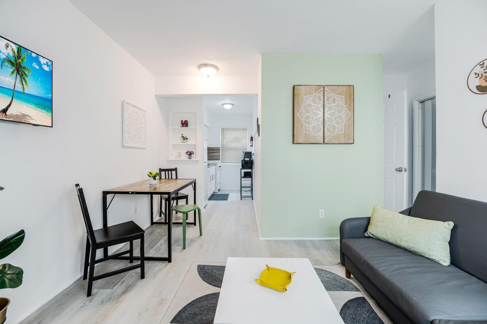 Stylish 1br Minutes From Brickell Apartment *