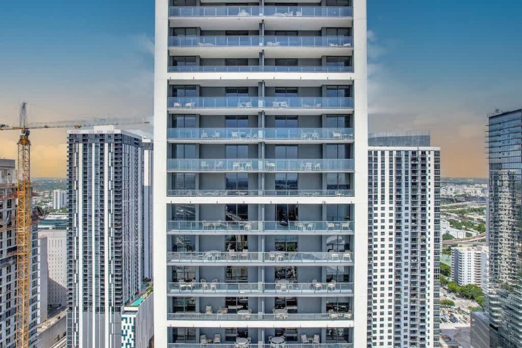 Chic Downtown - Views Gym & Pool Apartment