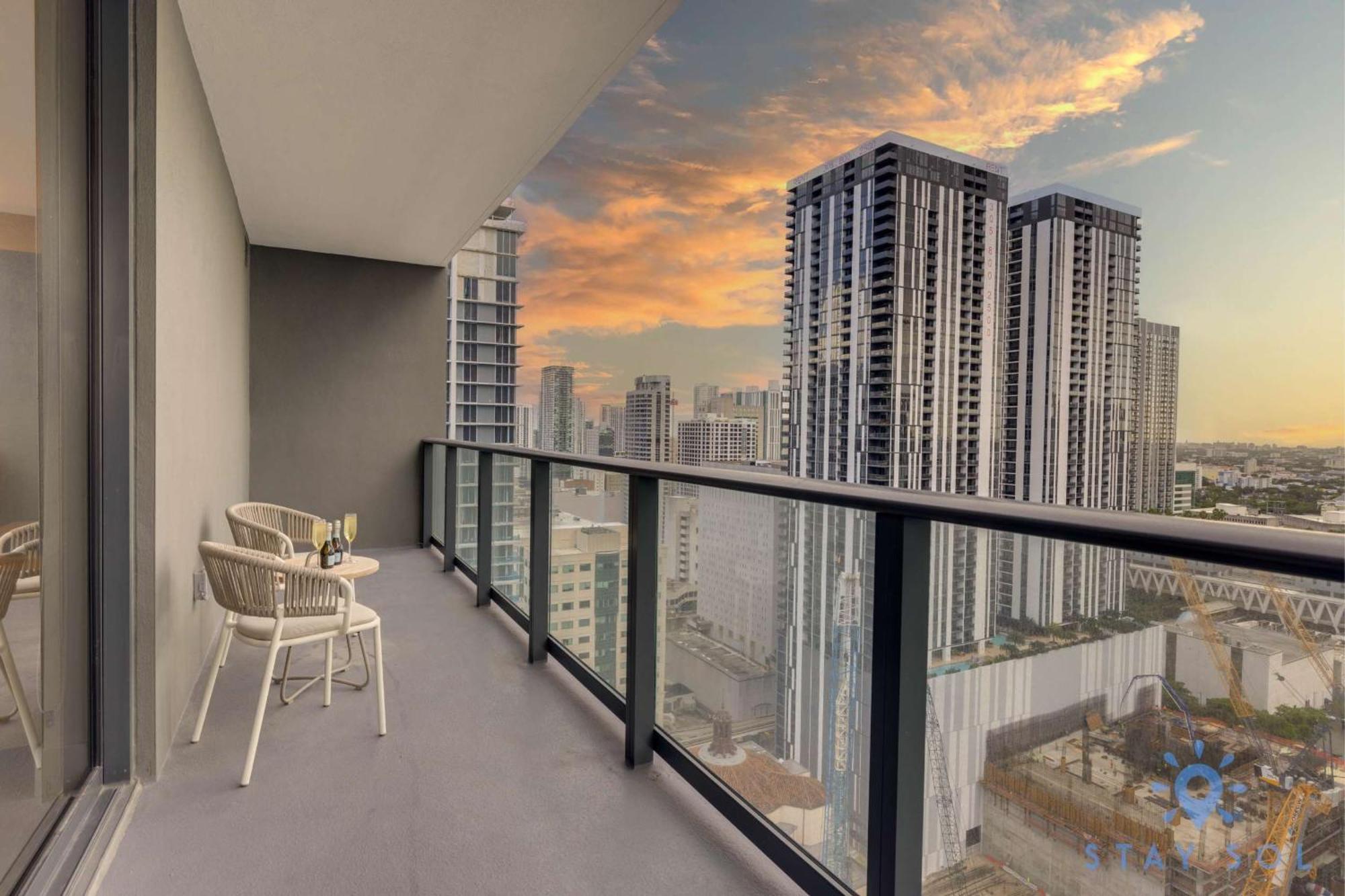 Apartment Modern 2br-2bth- Pool & Gym Miami