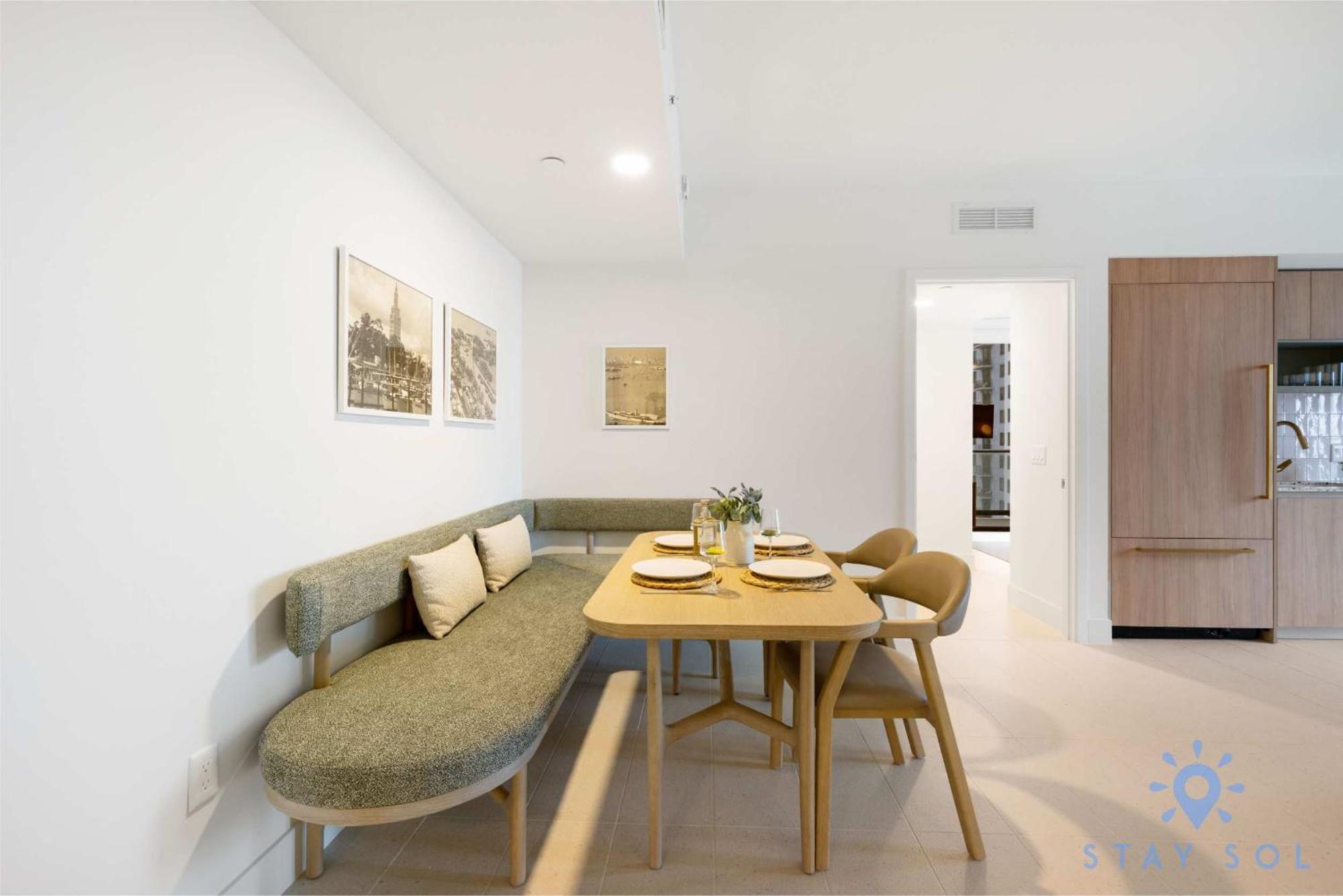 Modern 2br-2bth- Pool & Gym * Miami