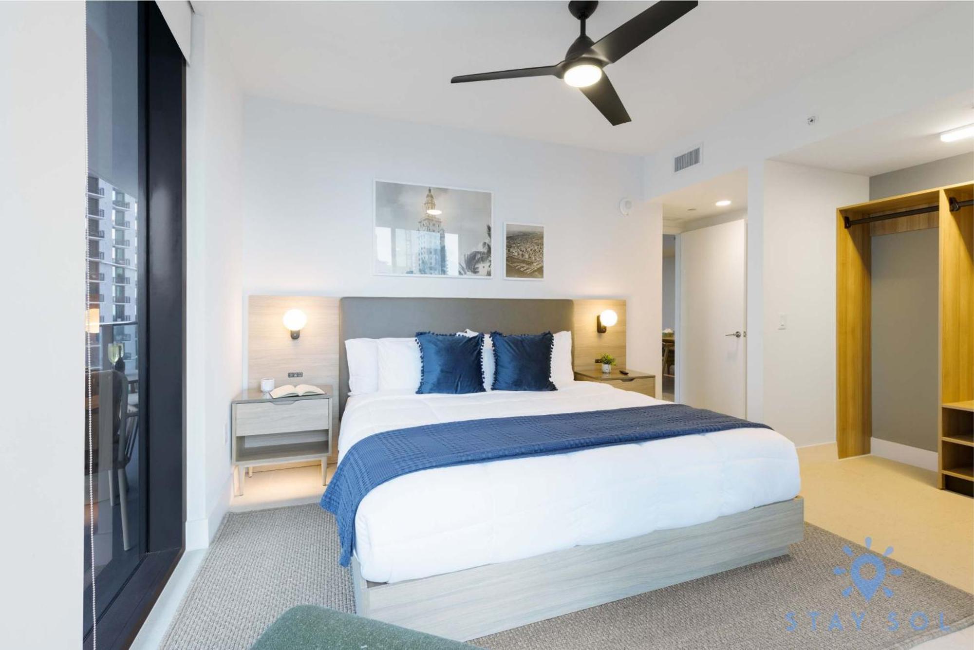 Modern 2br-2bth- Pool & Gym