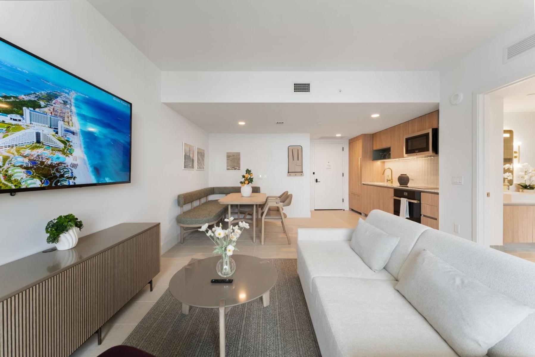 601 Residences High Floor 1br Downtown Apartment
