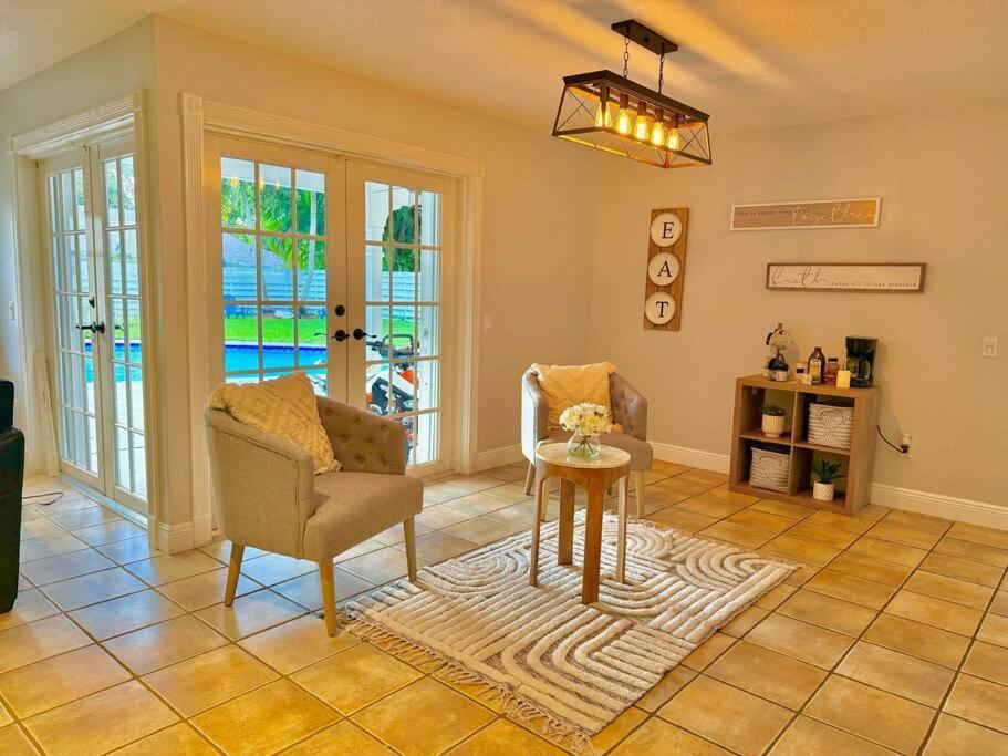 Holiday home Exclusive 5-br Spacious House With Pool