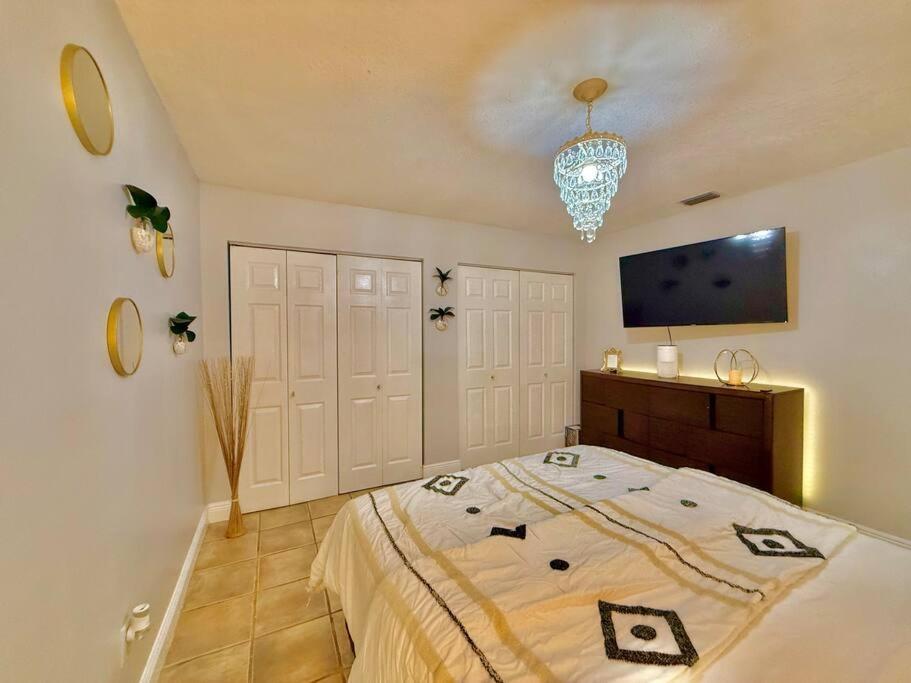 Holiday home Exclusive 5-br Spacious House With Pool *