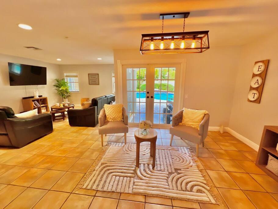 Exclusive 5-br Spacious House With Pool