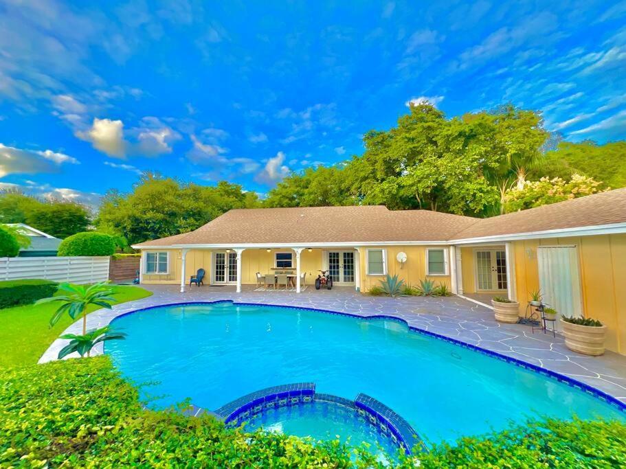 Holiday home Exclusive 5-br Spacious House With Pool