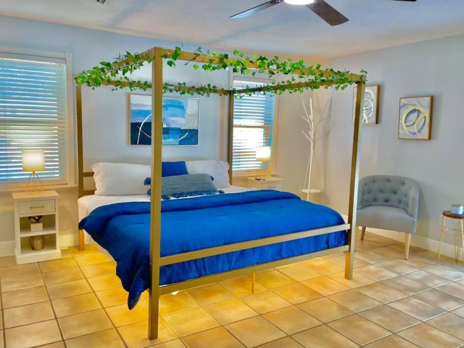 Exclusive 5-br Spacious House With Pool Holiday home Miami