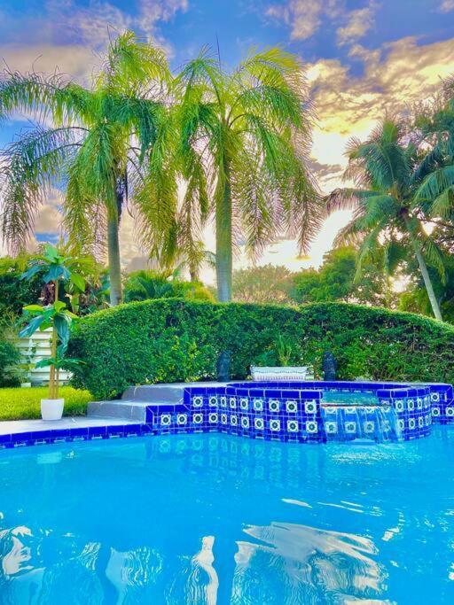 Exclusive 5-br Spacious House With Pool Miami