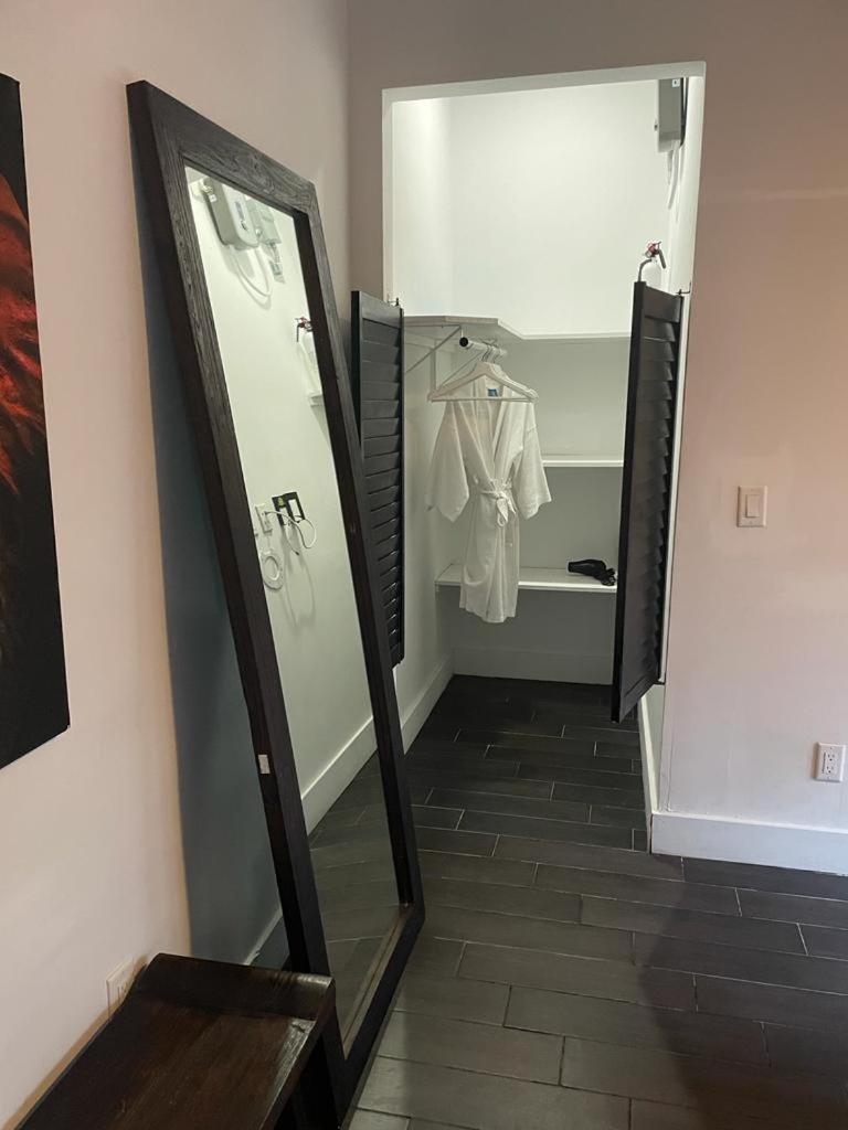 Vive Zen Queen Room Miami