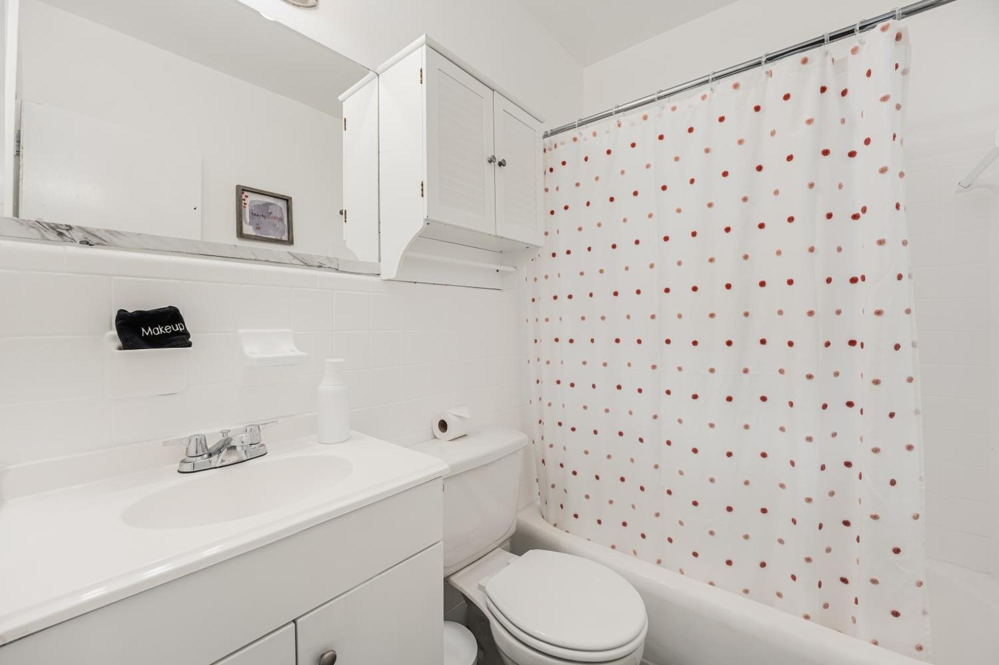 Apartment Stylish 1br Retreat Near Hotspots *