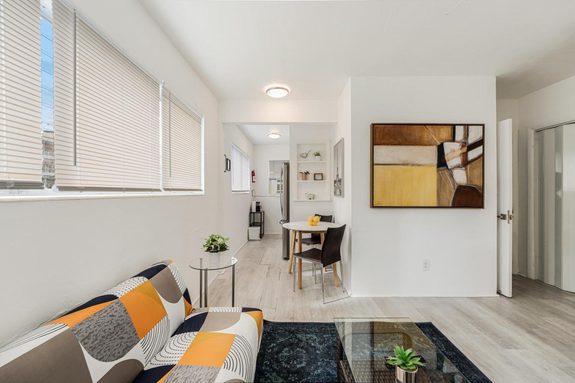 Stylish 1br Retreat Near Hotspots Apartment *