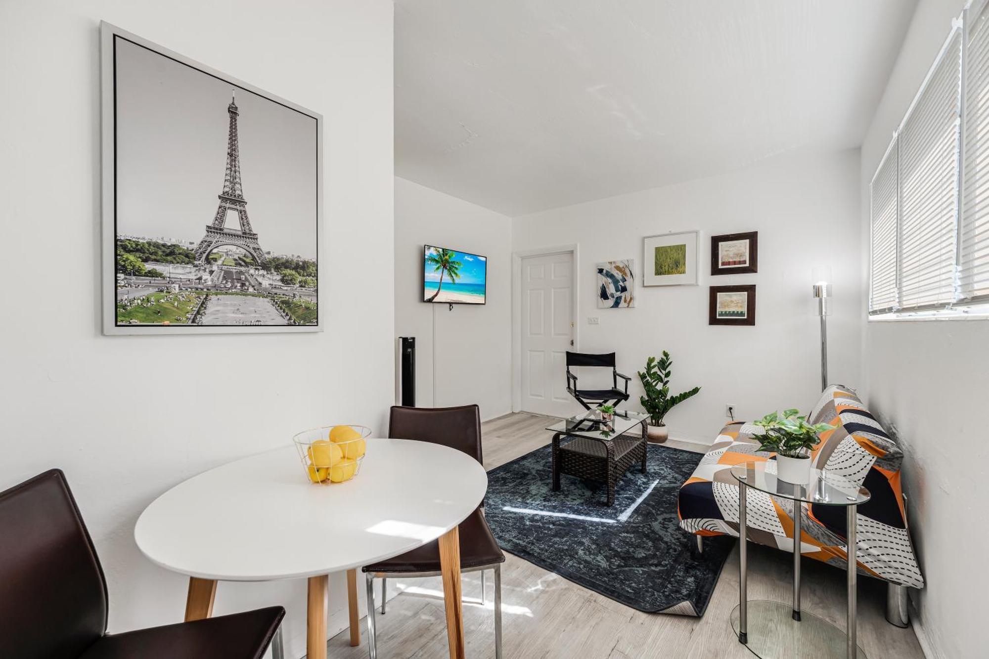 Stylish 1br Retreat Near Hotspots Apartment Miami