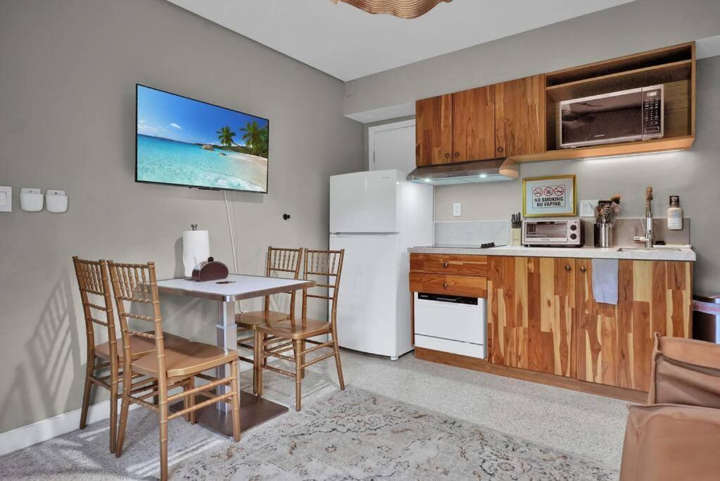 Pristine East Little Havana - One Free Parking Apartment