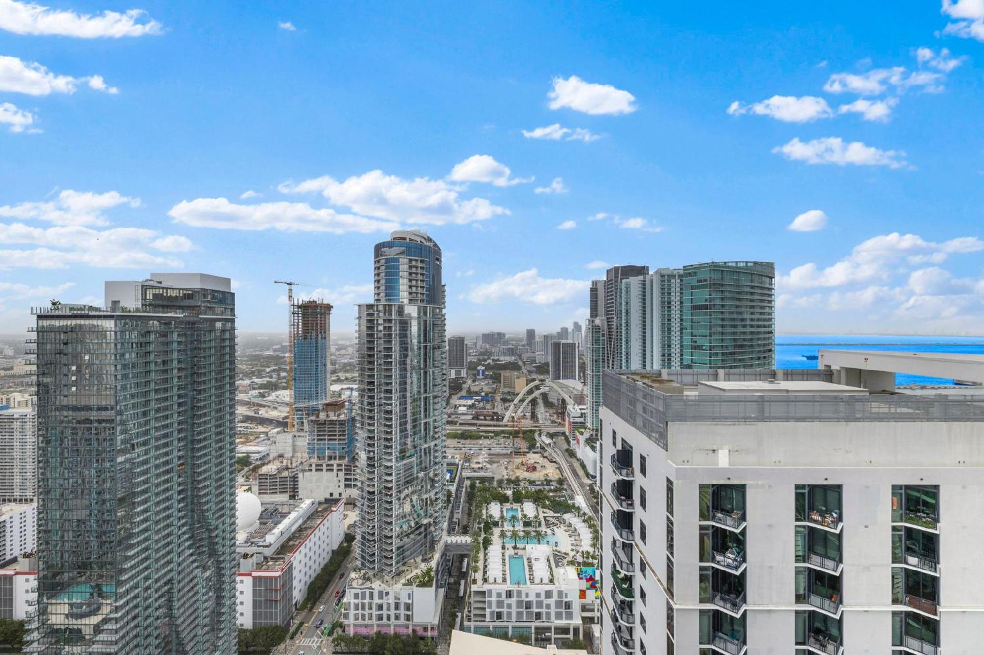 On 46th Floor! Amazing Views And Free Parking Apartment Miami
