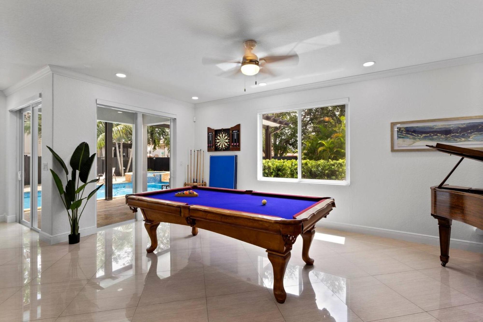 Luxe 5br I Pool Jacuzzi Fire Pit Piano Villa Miami