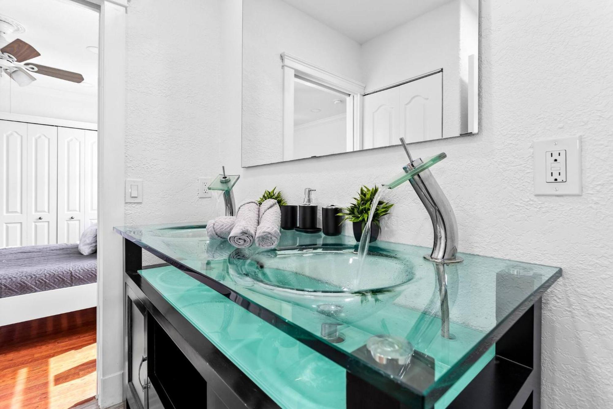 Luxe 5br I Pool Jacuzzi Fire Pit Piano Miami