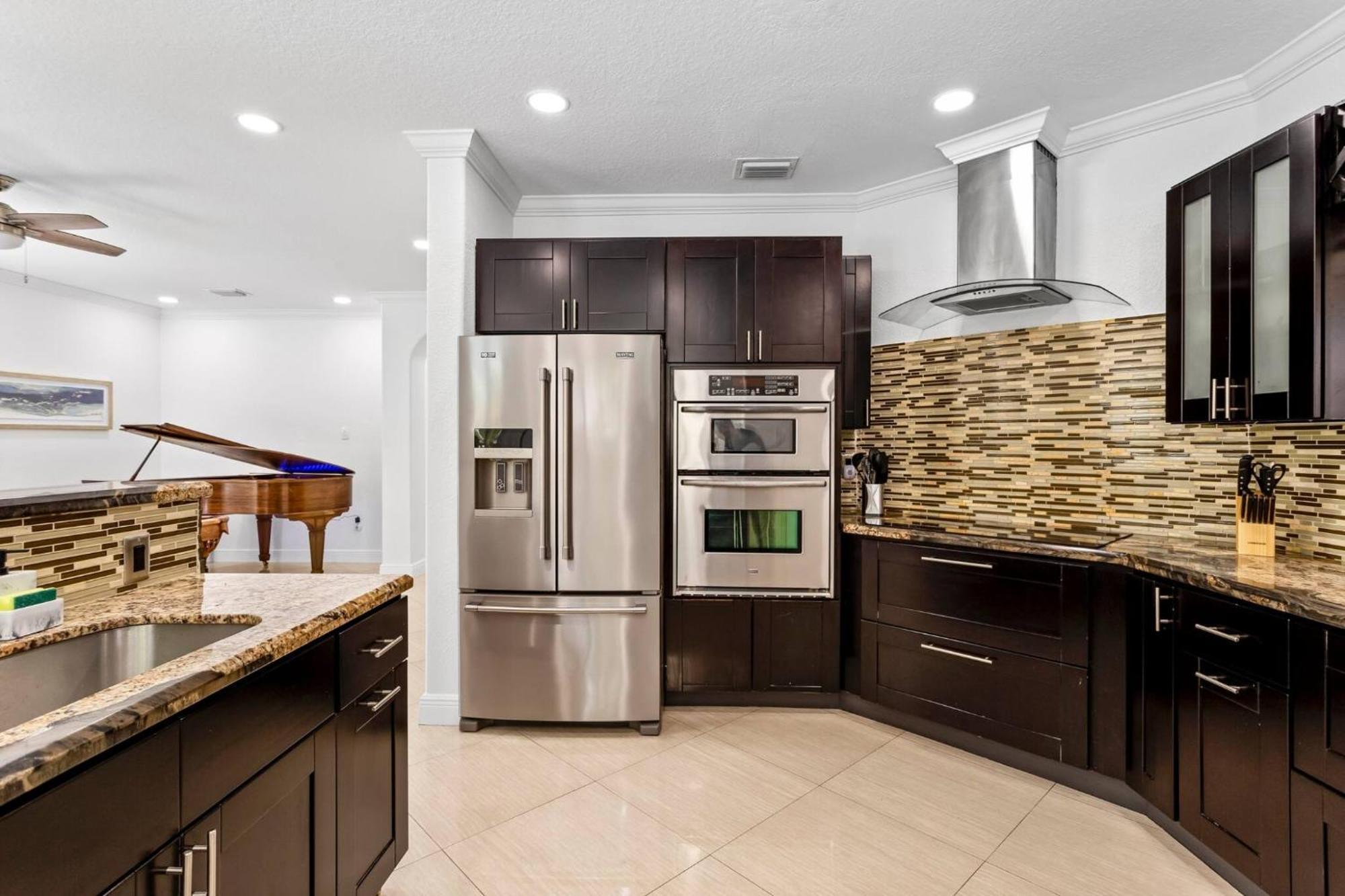 Luxe 5br I Pool Jacuzzi Fire Pit Piano Villa Miami