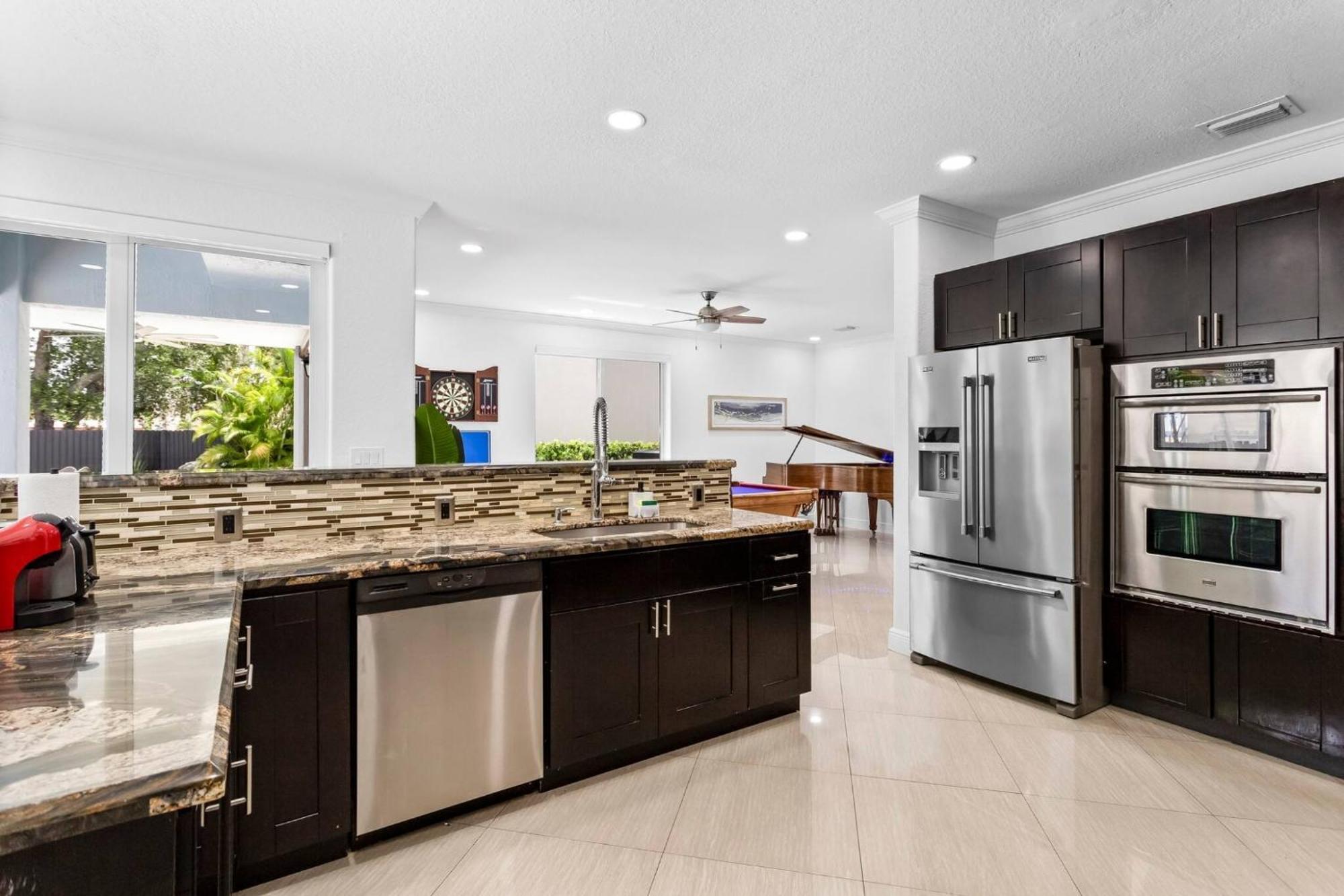 Luxe 5br I Pool Jacuzzi Fire Pit Piano Miami